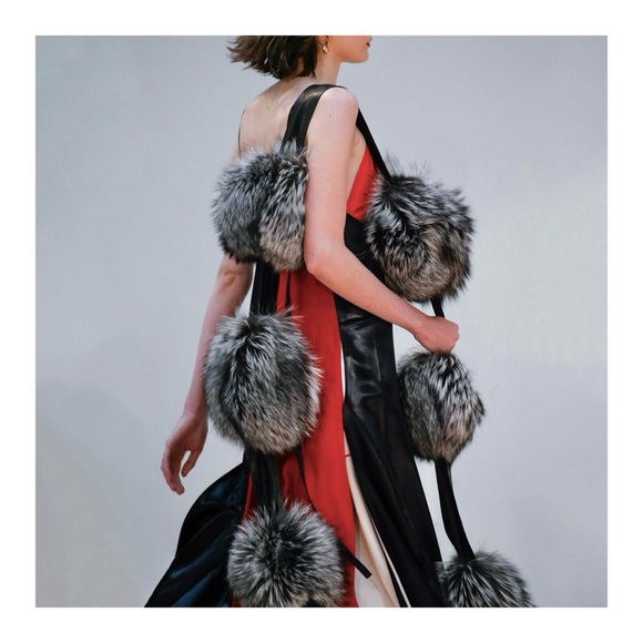 CÉLINE SILVER FOX FUR POM POM & BLACK LEATHER BOA SCARF BY PHOEBE PHILO - Picture 7 of 16